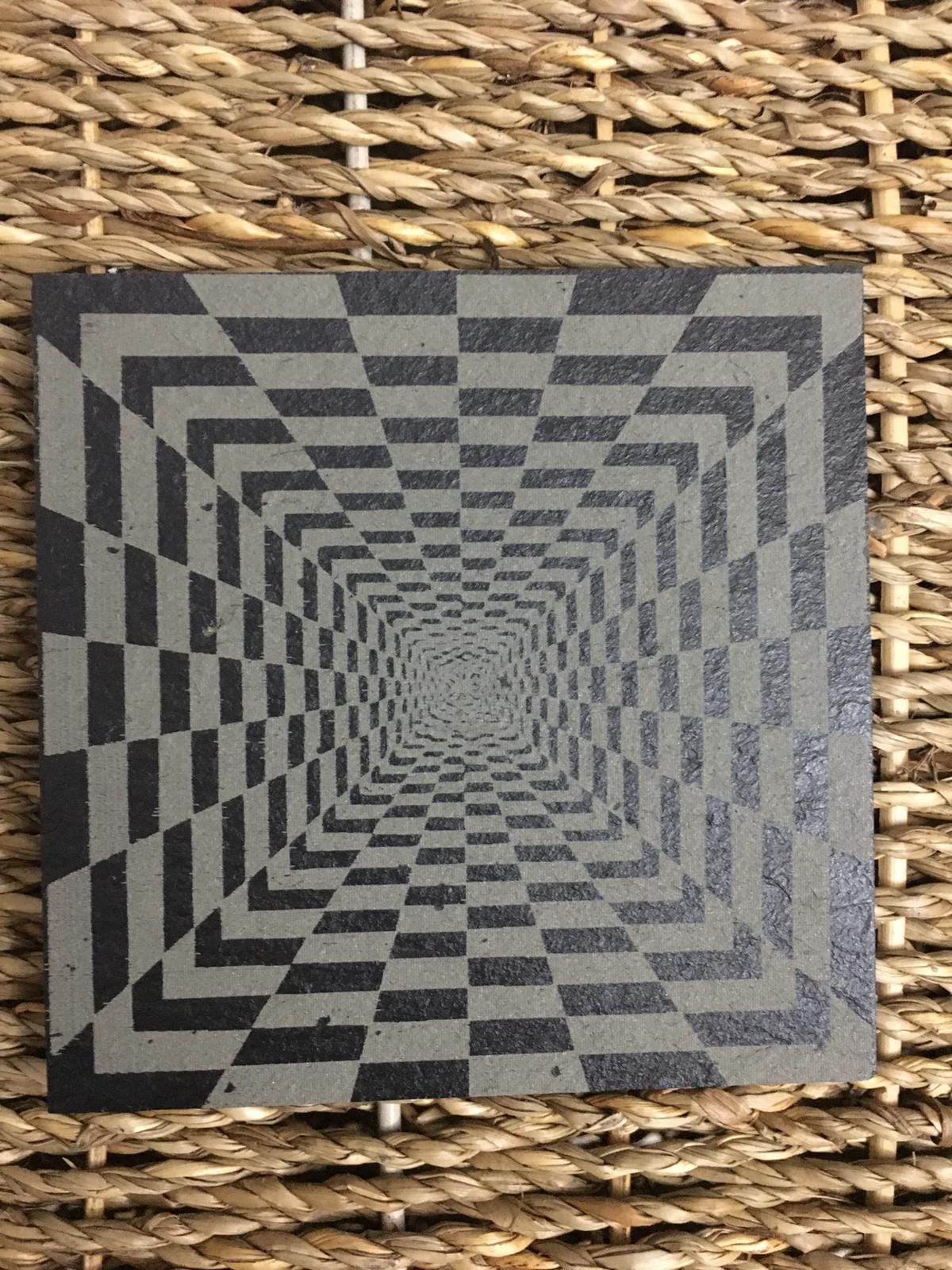 dessous de verre illusion d'optique