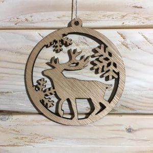 boule de noël en bois avec un renne