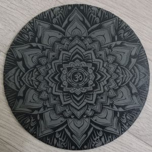 Dessous de Plat Mandala Ohm en Ardoise : Harmonie et Élégance pour Votre Table !