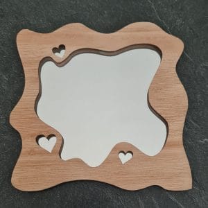 Miroir en Bois d’Oukoumé Personnalisable avec Cœurs Découpés au Laser