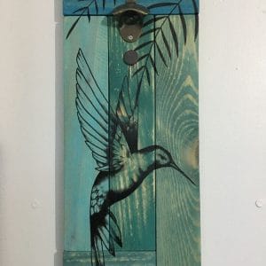 Ouvre-Bouteille Colibri en Bois de Palette : Un Compagnon Coloré pour Vos Capsules !