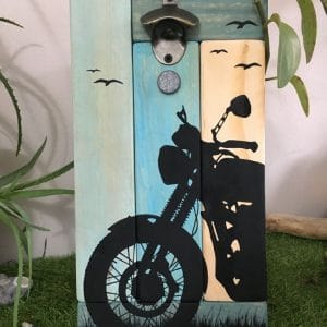 Ouvre-Bouteille Moto en Bois de Palette : Un Compagnon Vintage pour Vos Capsules !