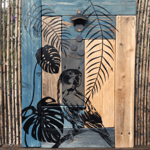 Ouvre-Bouteille Perroquet N°2 en Bois de Palette : Un Compagnon Coloré pour Vos Capsules !