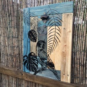 Ouvre-Bouteille Perroquet N°2 en Bois de Palette : Un Compagnon Coloré pour Vos Capsules !