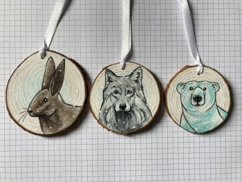 Lot de 3 boule de Noël en Bois peinte à la main : lièvre, loup, ours – Image 5