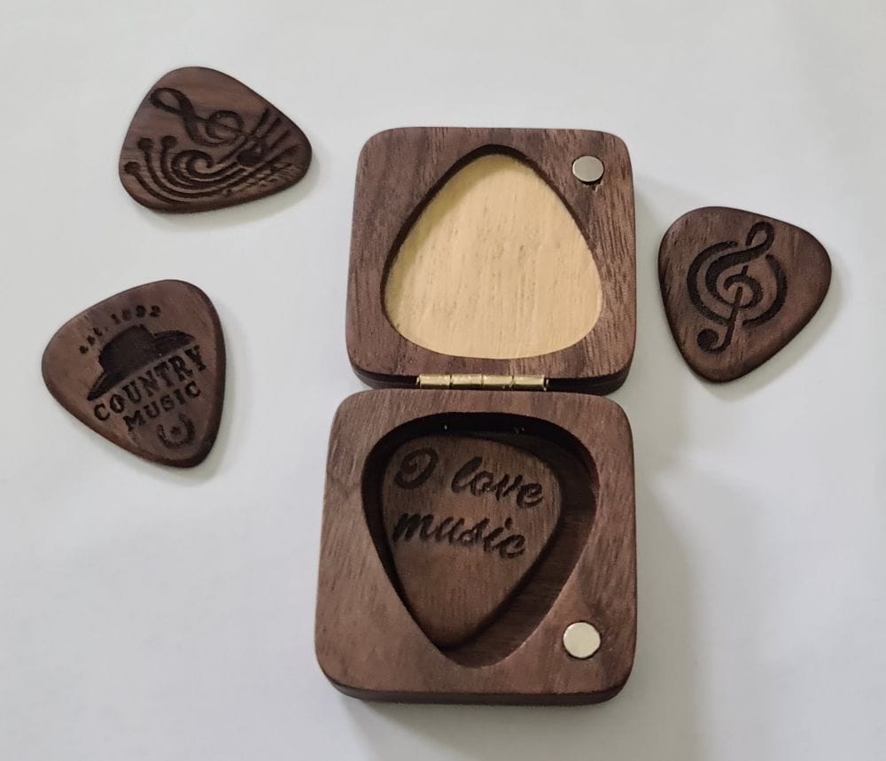 boite en bois personnalisé pour médiator de guitare