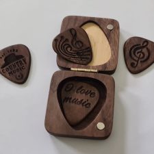 boite en bois personnalisé pour médiator de guitare
